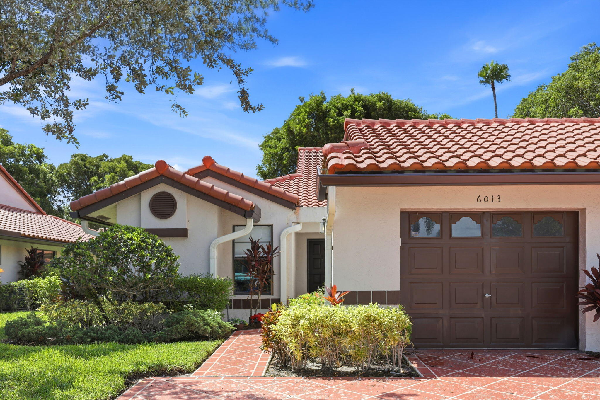 6013 SUNNY POINTE Circle