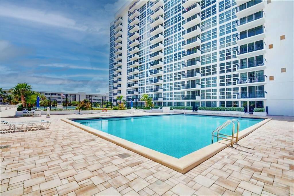 SILVER THATCH ATLANTIC PLAZA - Residential