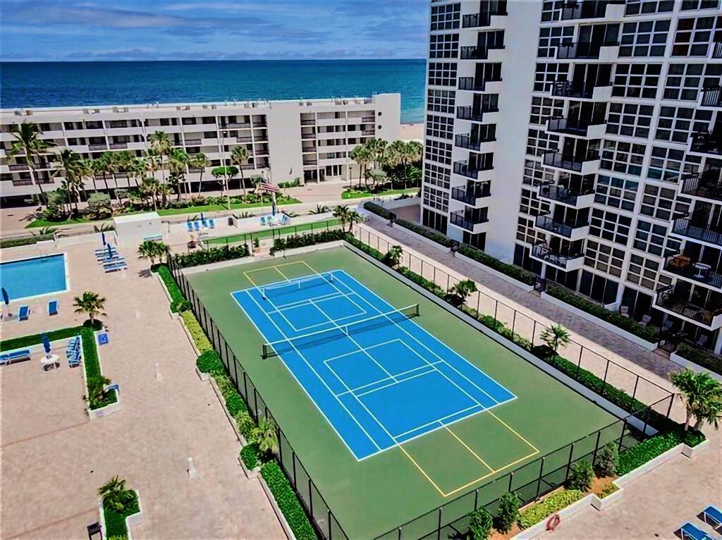 SILVER THATCH ATLANTIC PLAZA - Residential