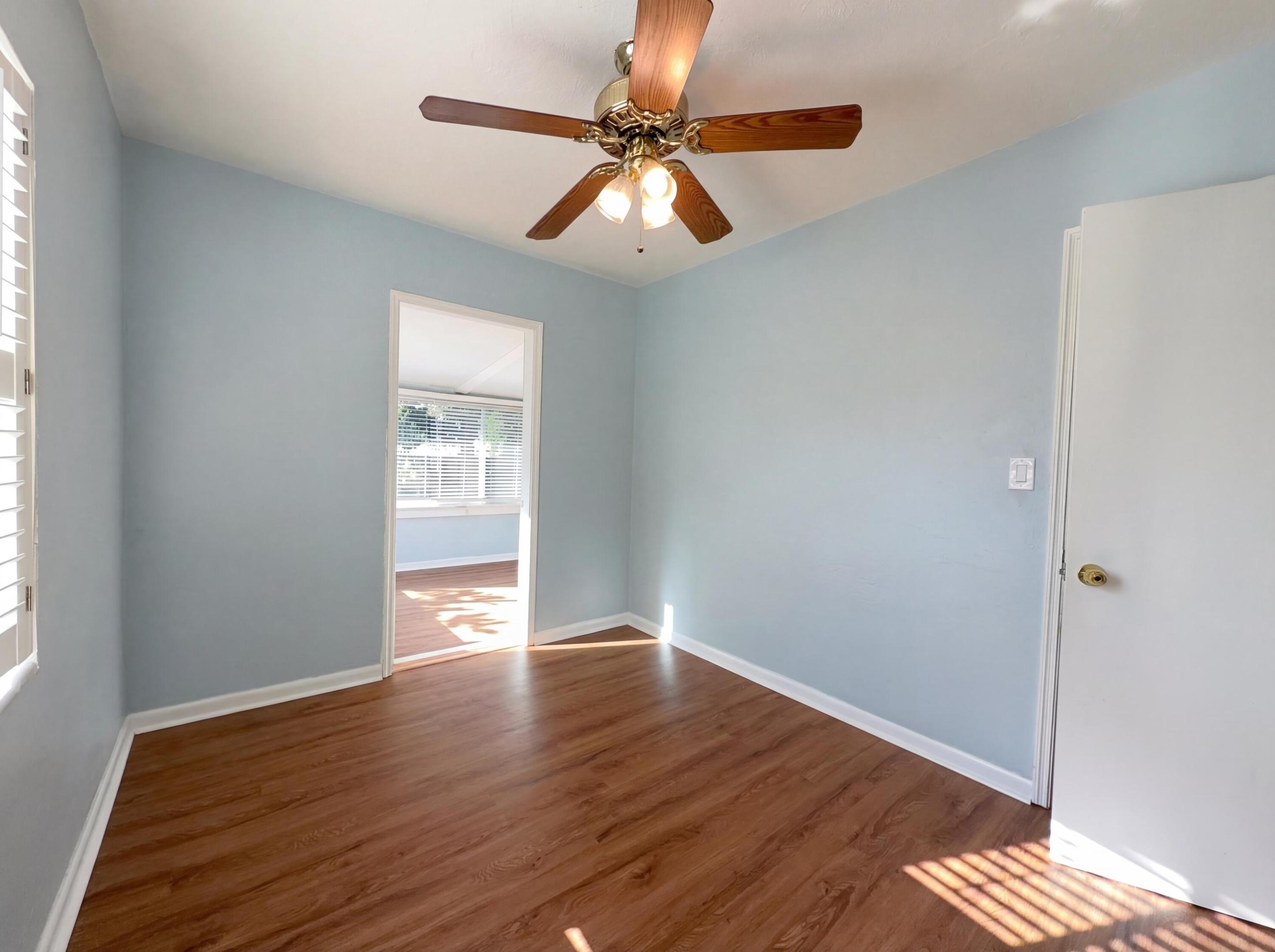 HOLLYWOOD TERRACE 3-12 B - Residential