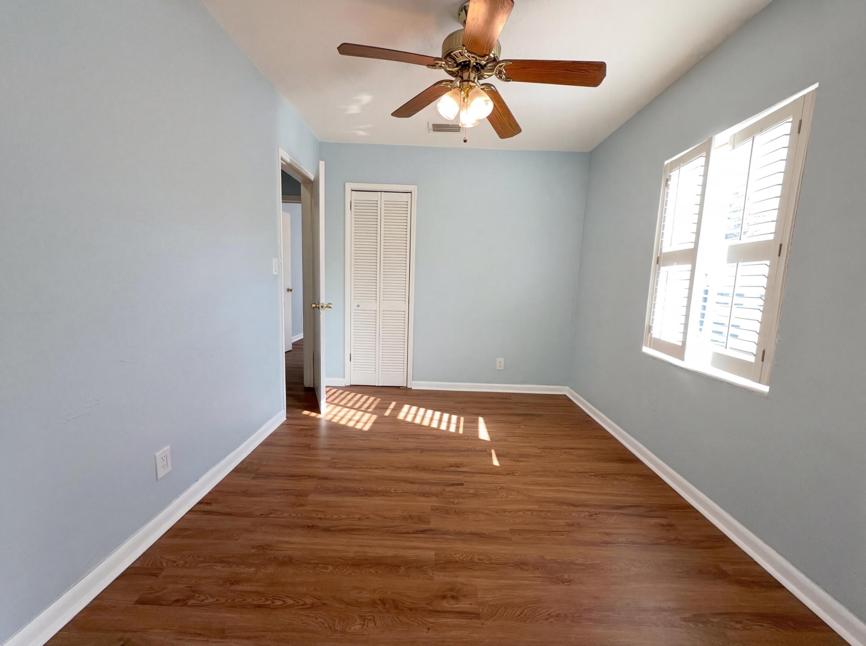 HOLLYWOOD TERRACE 3-12 B - Residential