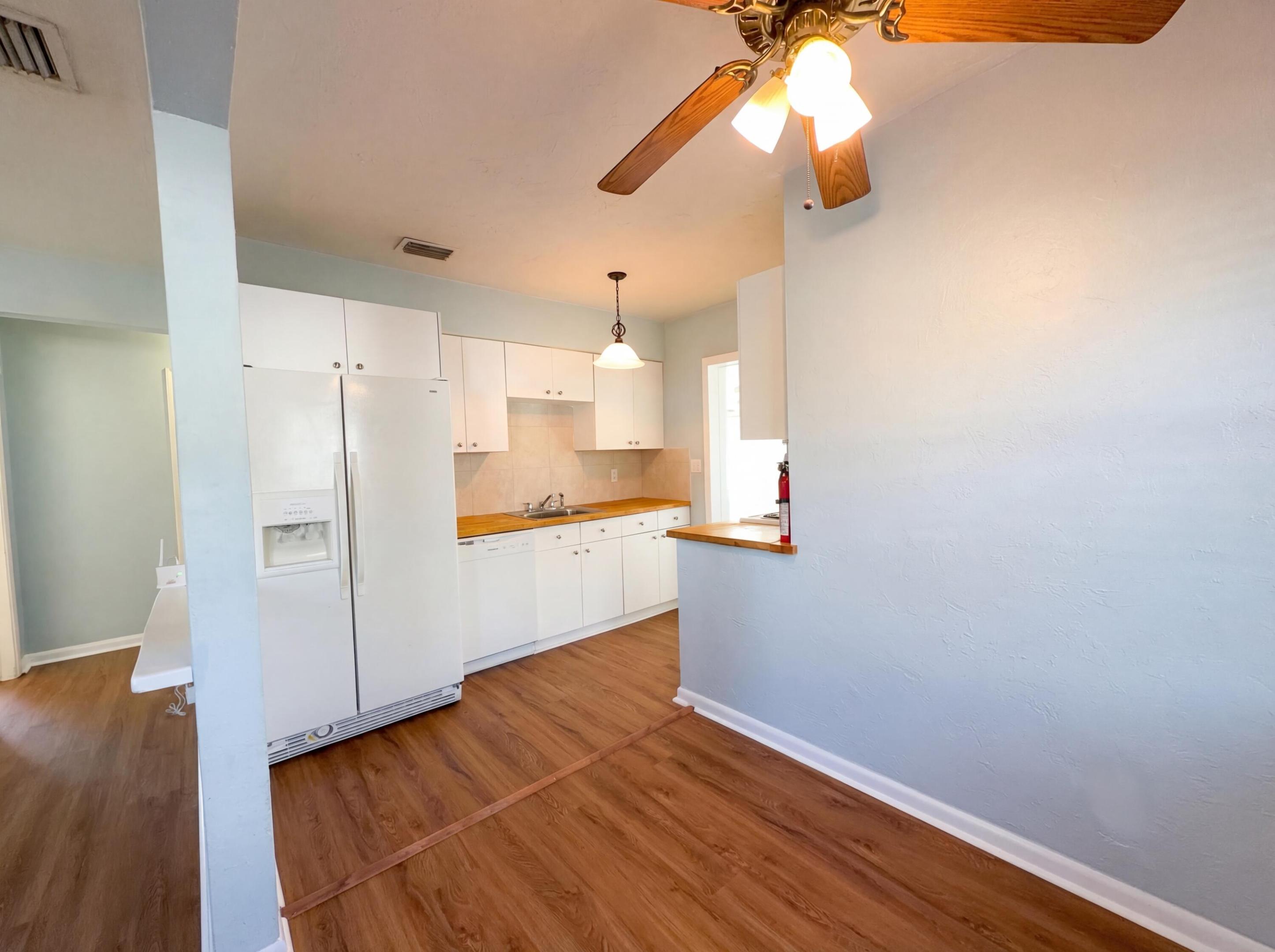 HOLLYWOOD TERRACE 3-12 B - Residential