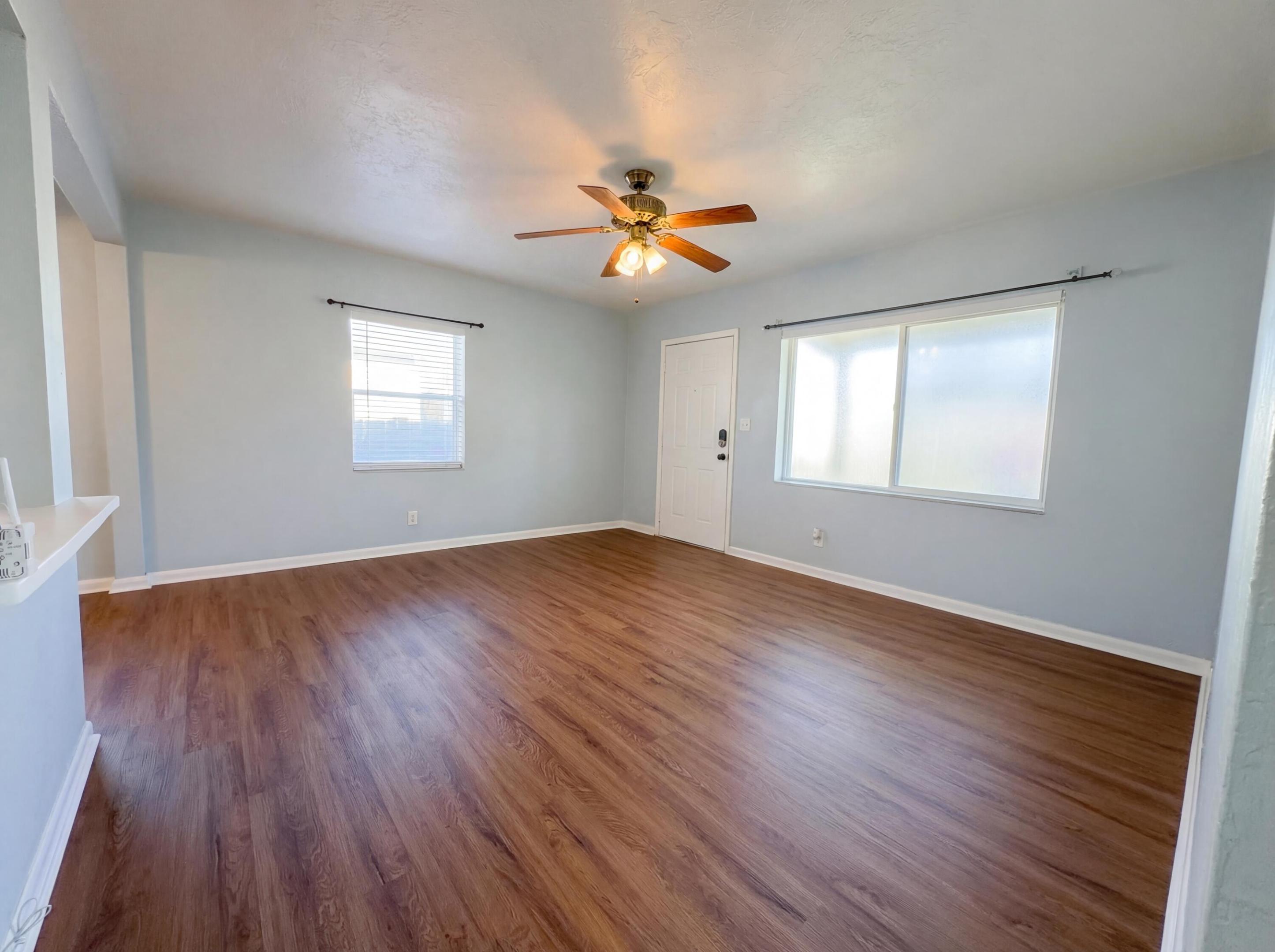 HOLLYWOOD TERRACE 3-12 B - Residential