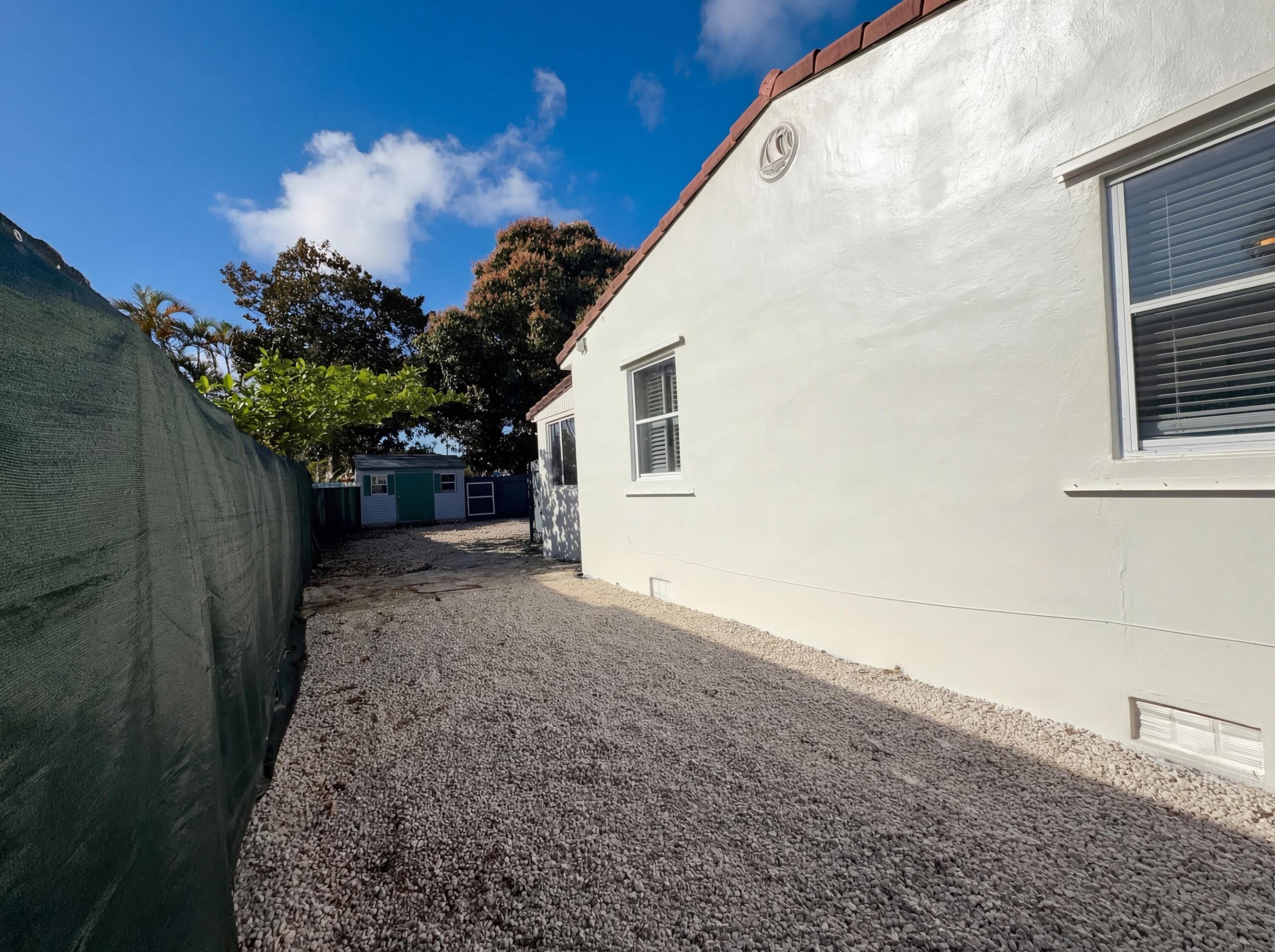 HOLLYWOOD TERRACE 3-12 B - Residential