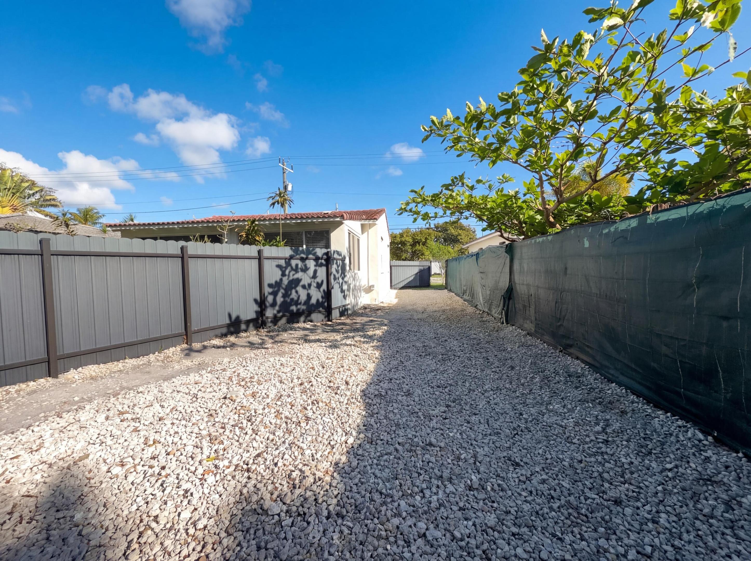 HOLLYWOOD TERRACE 3-12 B - Residential