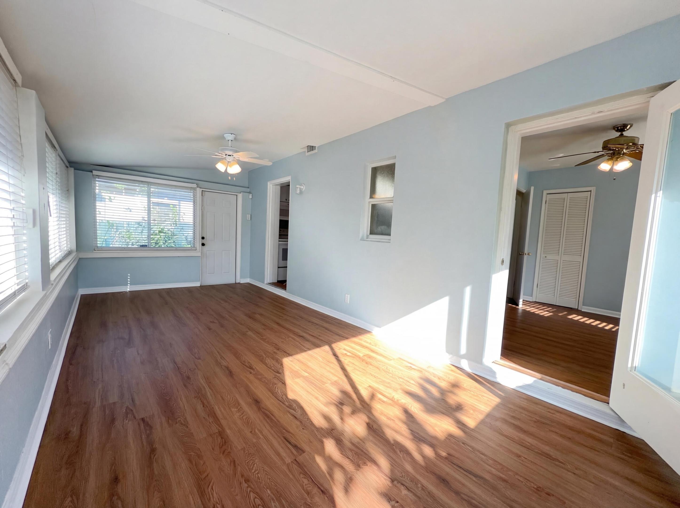 HOLLYWOOD TERRACE 3-12 B - Residential