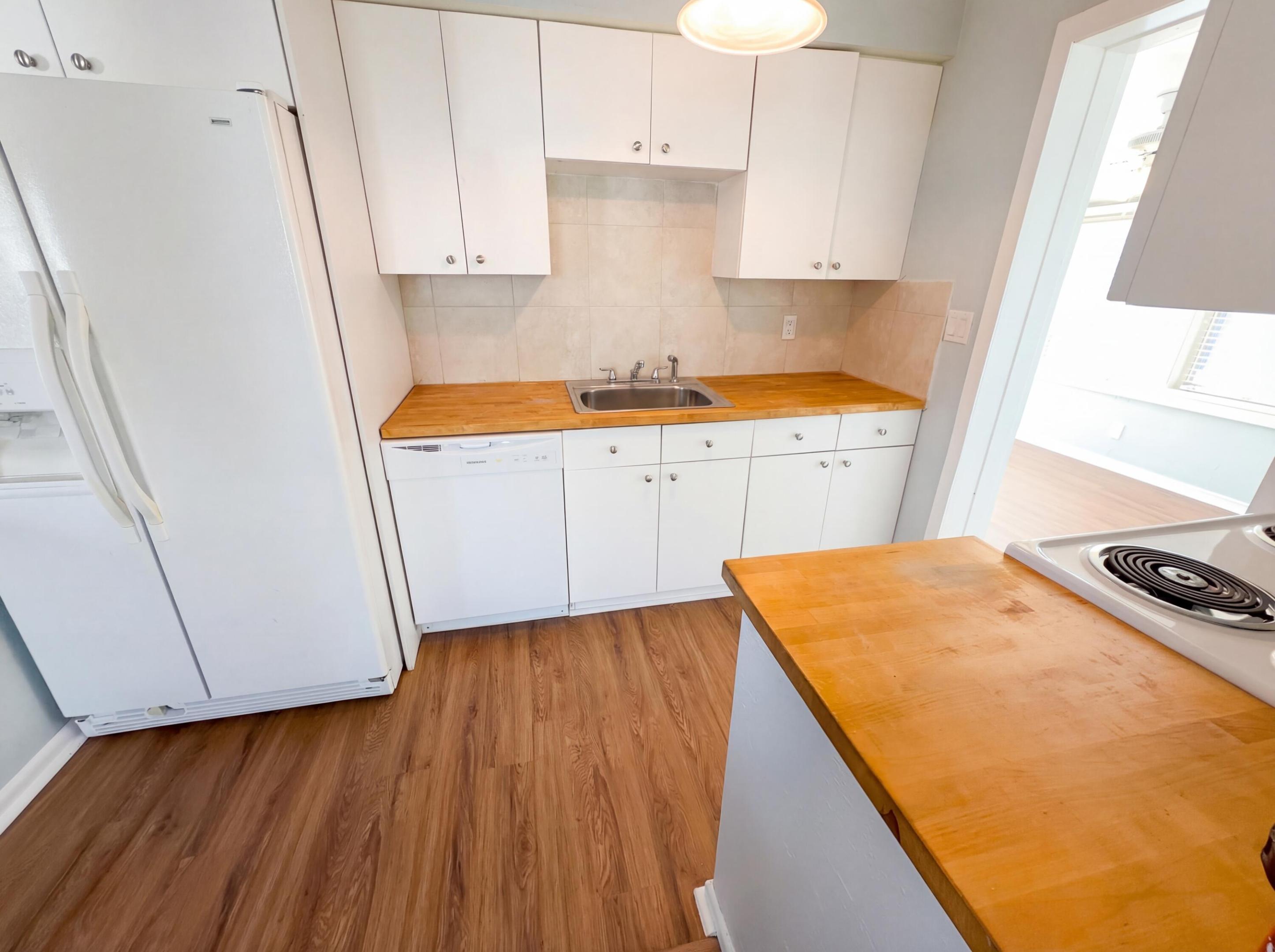 HOLLYWOOD TERRACE 3-12 B - Residential