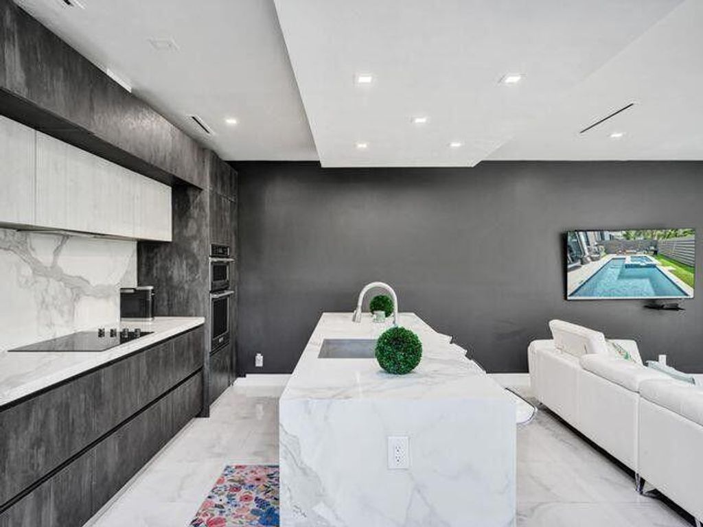 Photo of 2514 NE 21st Street #A, Fort Lauderdale, FL 33305 (MLS # B26013674)