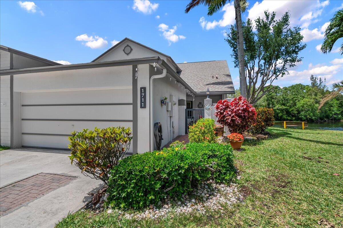 1711 Landings Boulevard