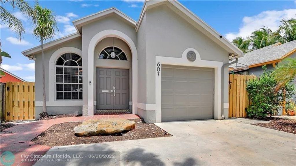 Photo of 607 SW 15th Street, Fort Lauderdale, FL 33315 (MLS # B26010844)