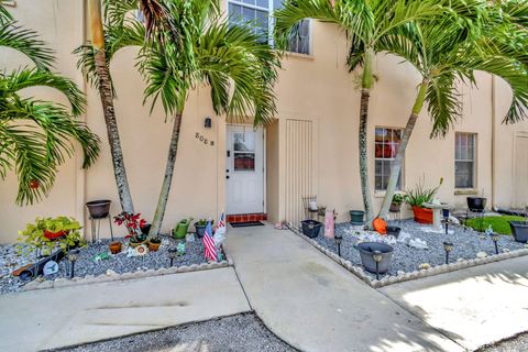 A home in Lake Worth