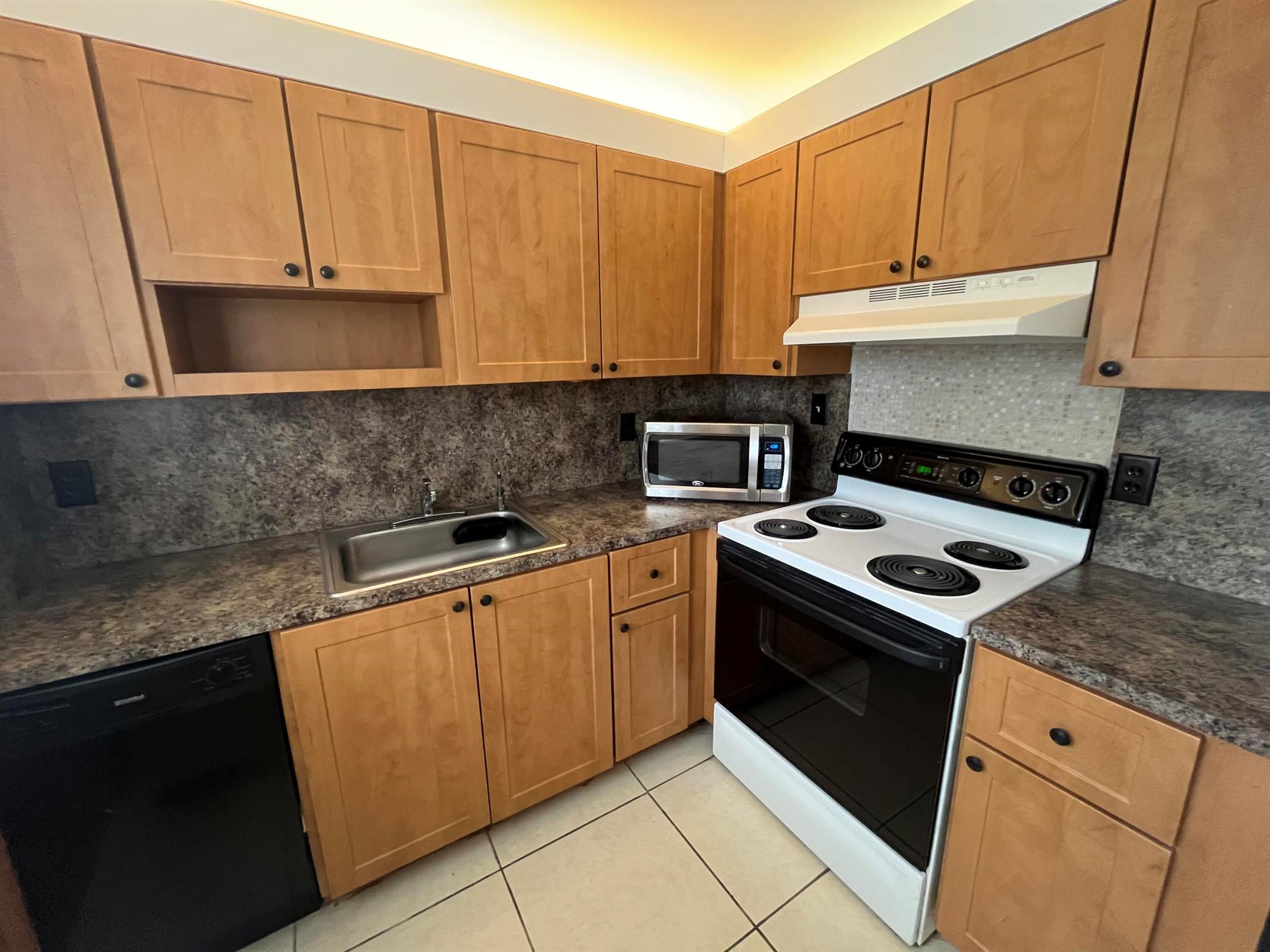 CLEAN, CLEAN, CLEAN!! Great ground floor 2/2 unit in Flanders section of Kings Point. As soon as you enter this light and bright condo, large neutral colored tiling throughout the unit. Both bedrooms wood laminate flooring. Pedestal sinks in both bathrooms Nicely Furnished as seen. A/C unit 2020. Oversized stack w/d on patio. Roll down shutters. Kings Point offers a true resort-style lifestyle with endless ways to stay active and connected. Enjoy golf or tennis, take a refreshing swim in one of the sparkling pools, stay fit in the gym, or catch a movie in the private theater. The community also features a clubhouse, spa, hobby workshops, game rooms, courtesy buses, and a variety of social clubs--ensuring every day brings something new to enjoy.