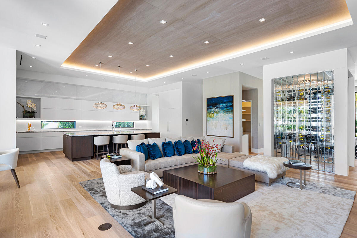 ROYAL PALM YACHT & COUNTRY CLUB - Residential