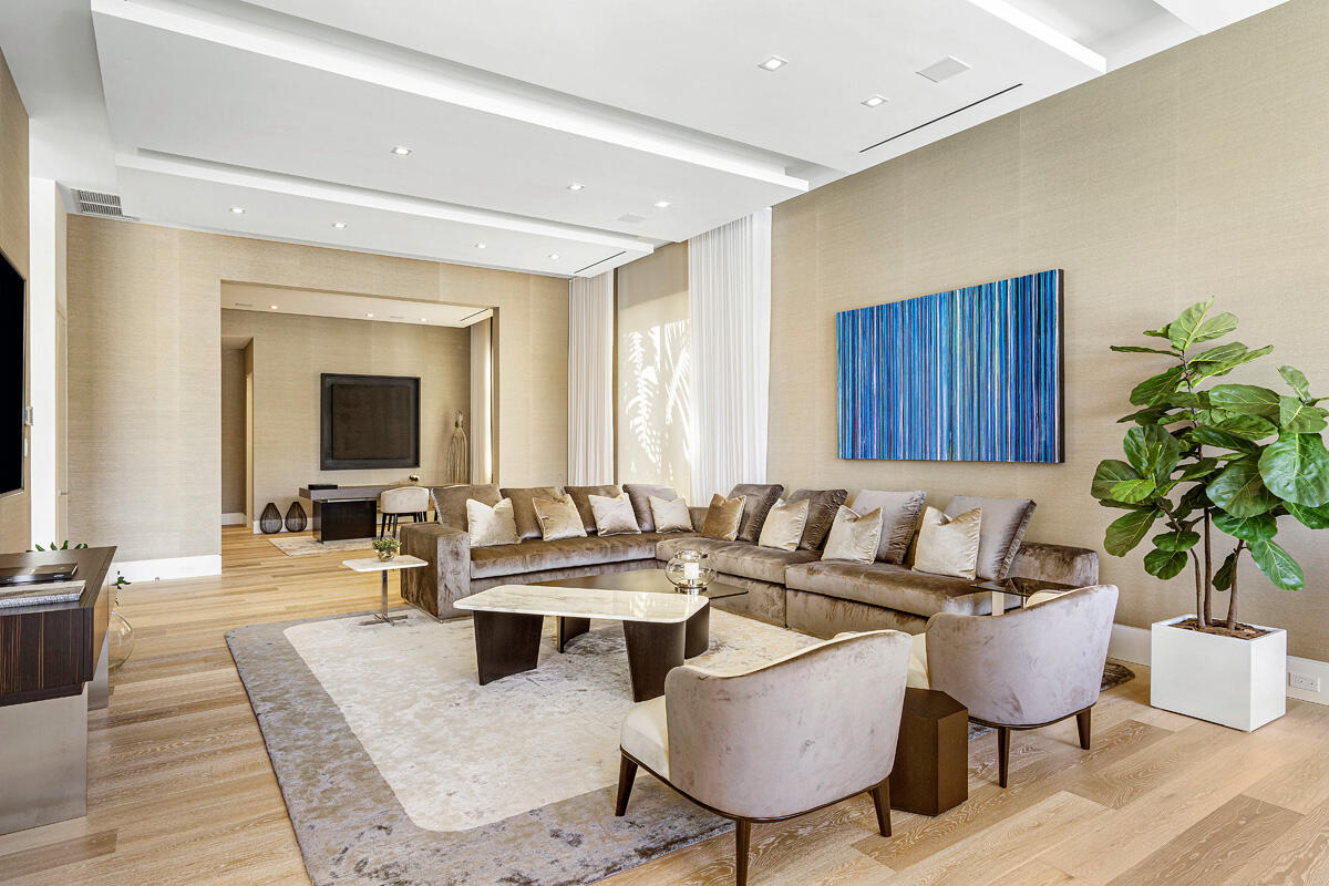 ROYAL PALM YACHT & COUNTRY CLUB - Residential