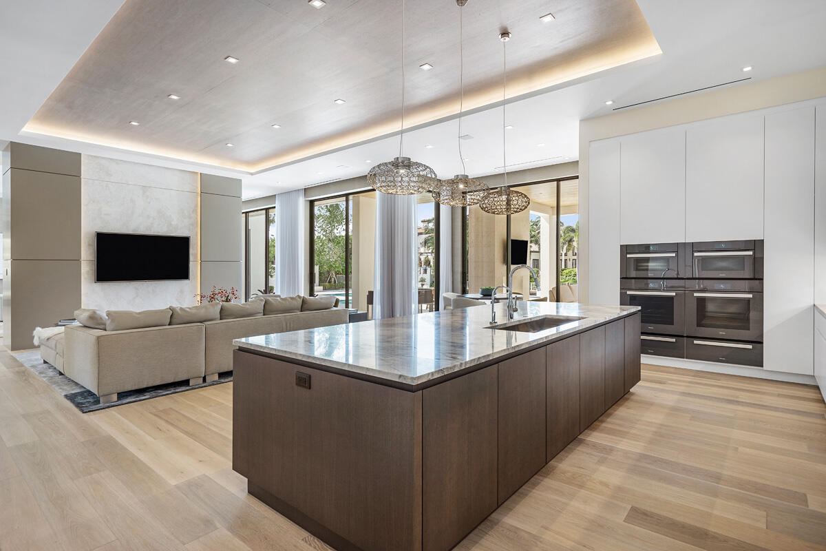 ROYAL PALM YACHT & COUNTRY CLUB - Residential