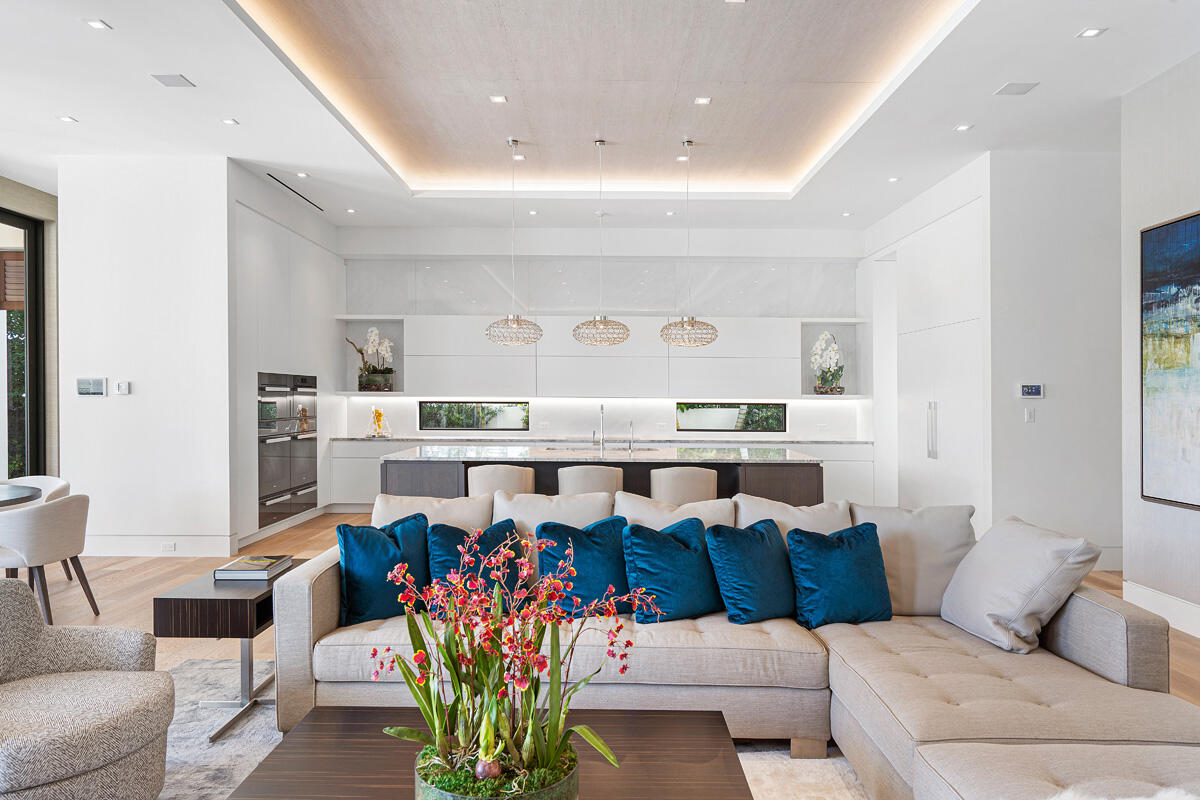 ROYAL PALM YACHT & COUNTRY CLUB - Residential