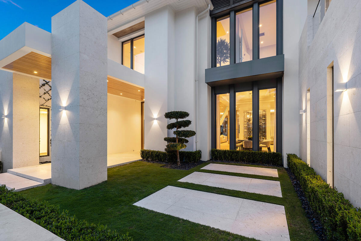 ROYAL PALM YACHT & COUNTRY CLUB - Residential