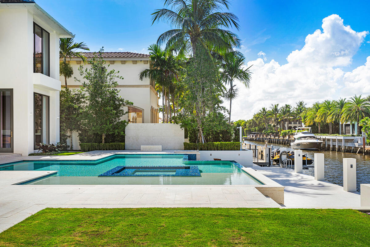 ROYAL PALM YACHT & COUNTRY CLUB - Residential