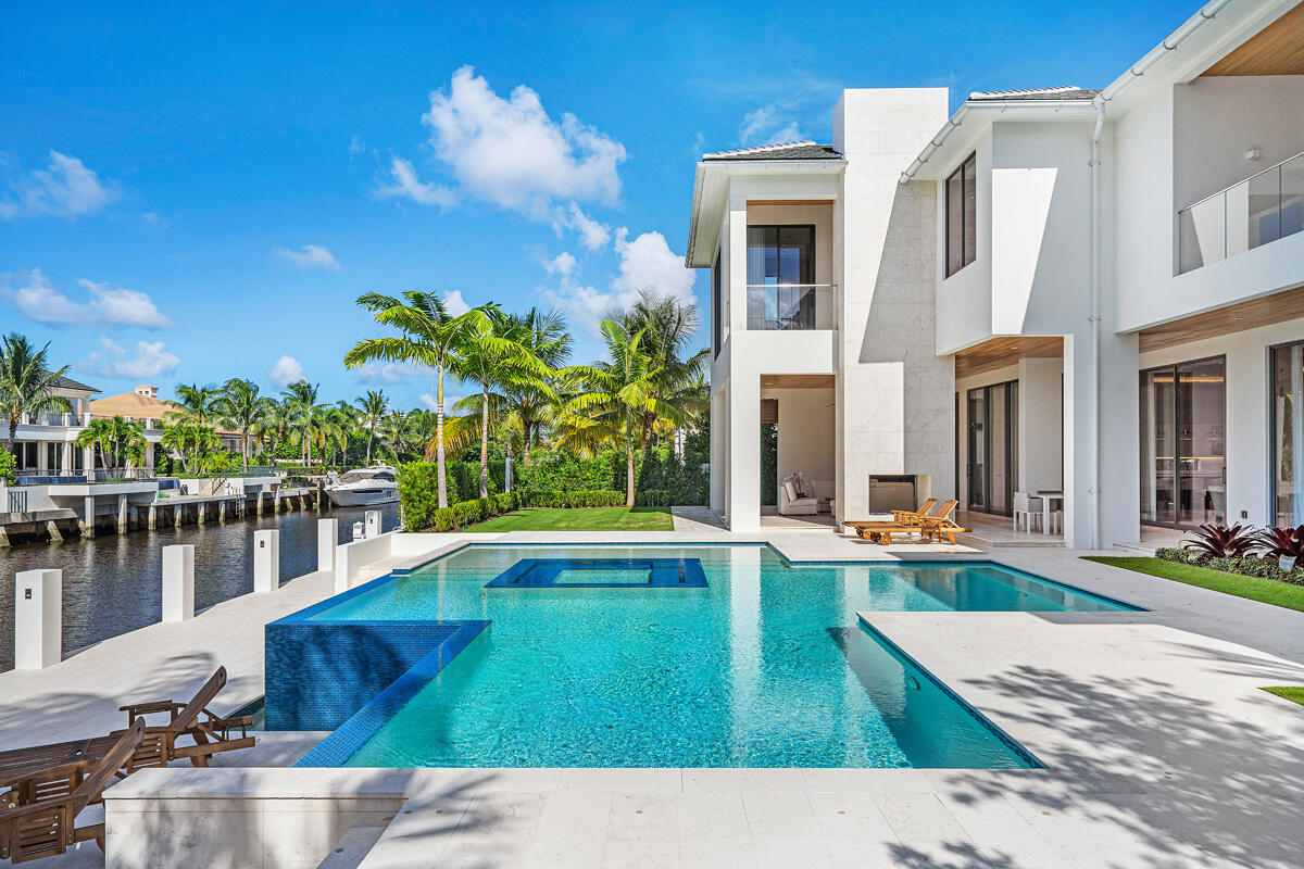 ROYAL PALM YACHT & COUNTRY CLUB - Residential