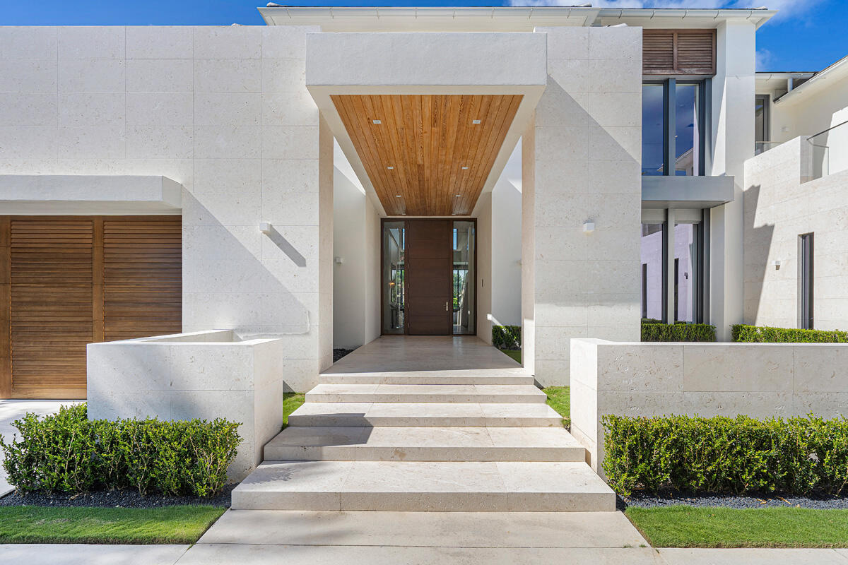 ROYAL PALM YACHT & COUNTRY CLUB - Residential