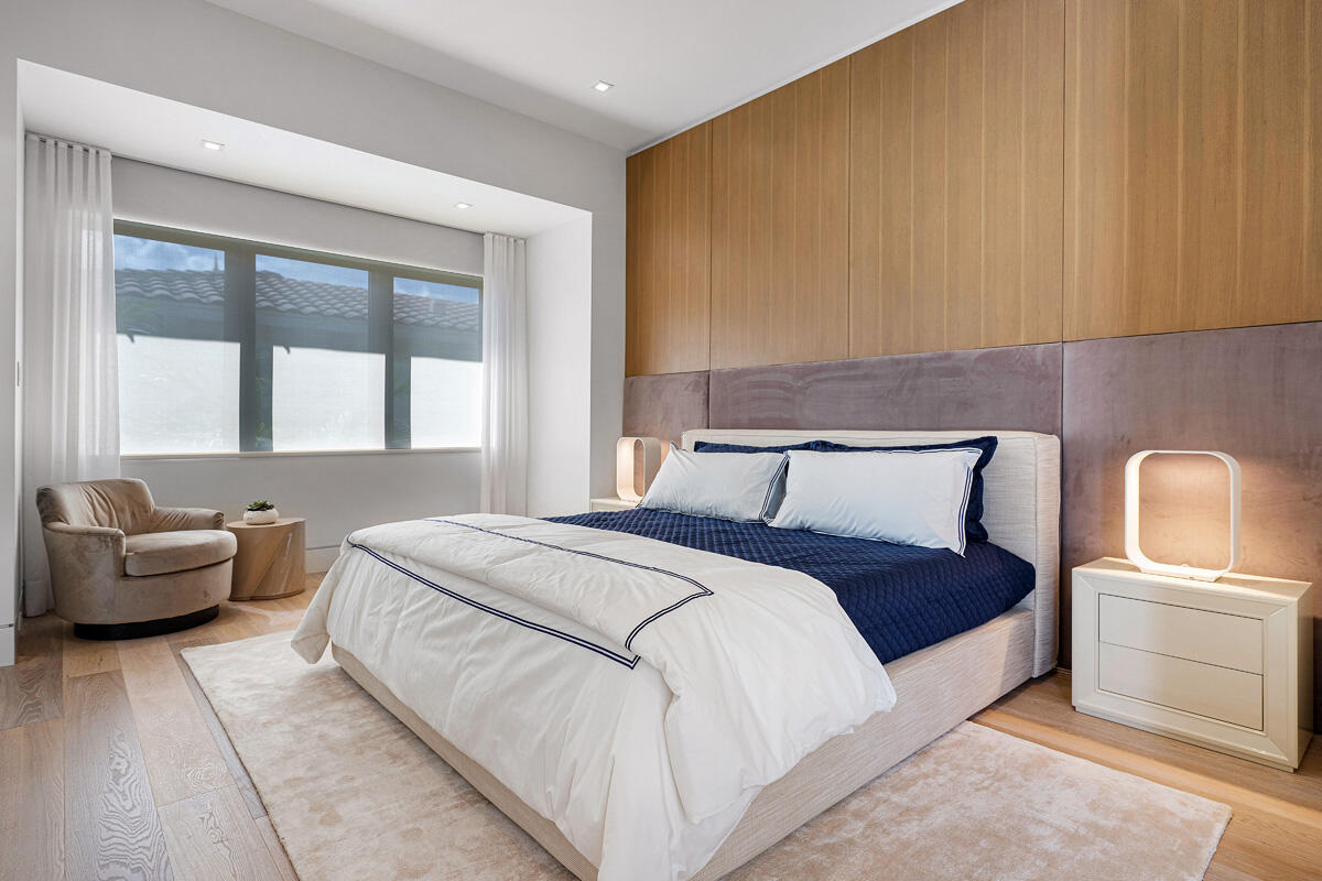 ROYAL PALM YACHT & COUNTRY CLUB - Residential