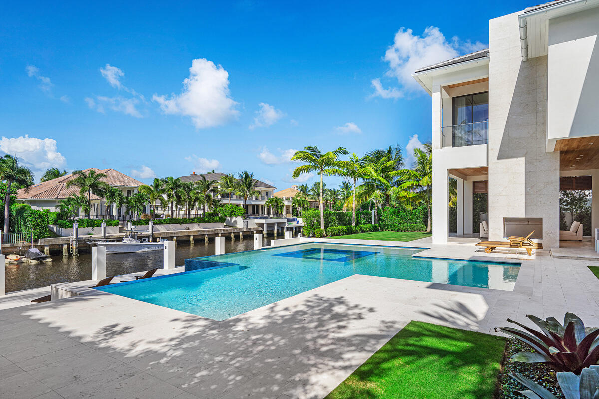 ROYAL PALM YACHT & COUNTRY CLUB - Residential