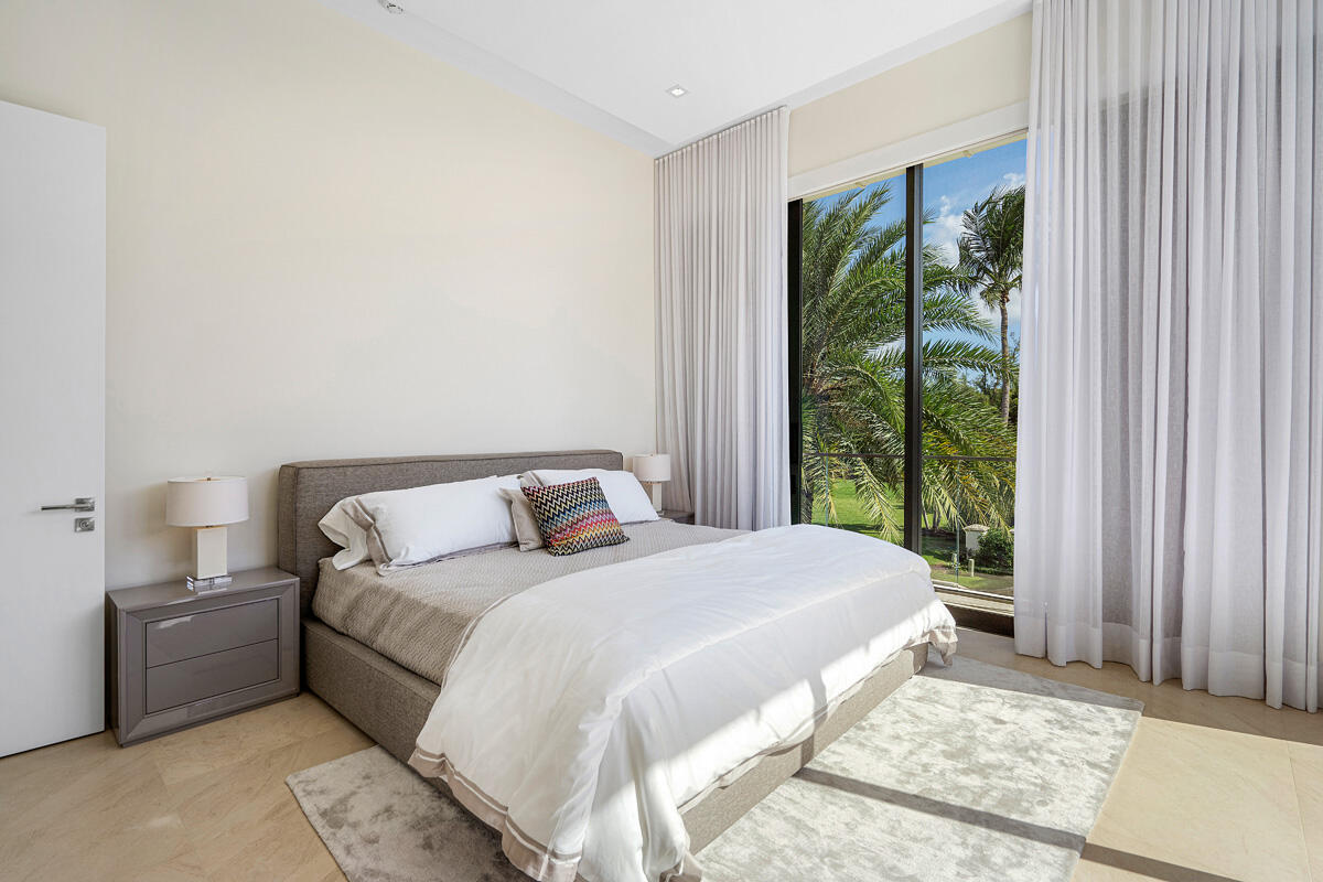 ROYAL PALM YACHT & COUNTRY CLUB - Residential