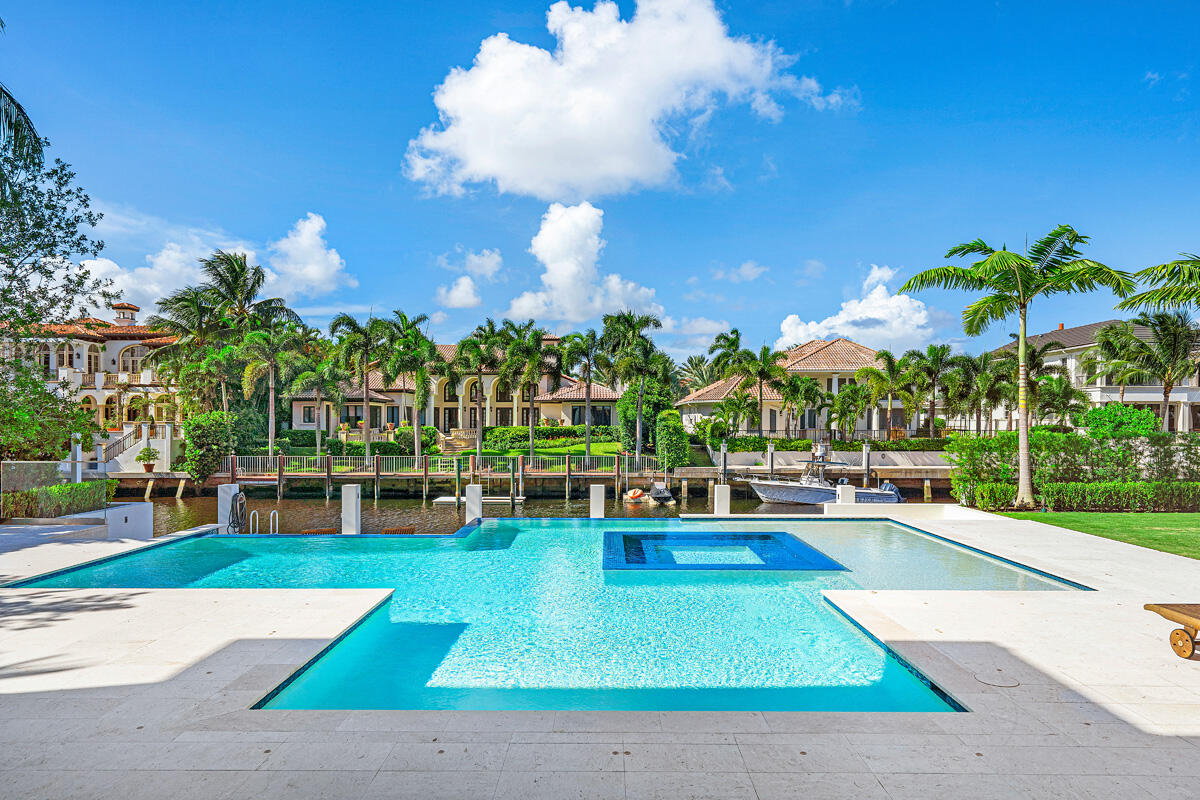 ROYAL PALM YACHT & COUNTRY CLUB - Residential