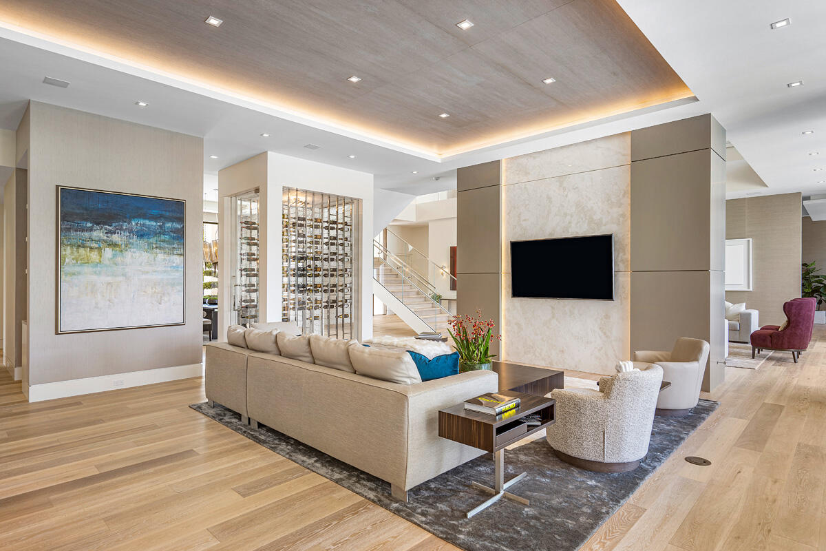 ROYAL PALM YACHT & COUNTRY CLUB - Residential