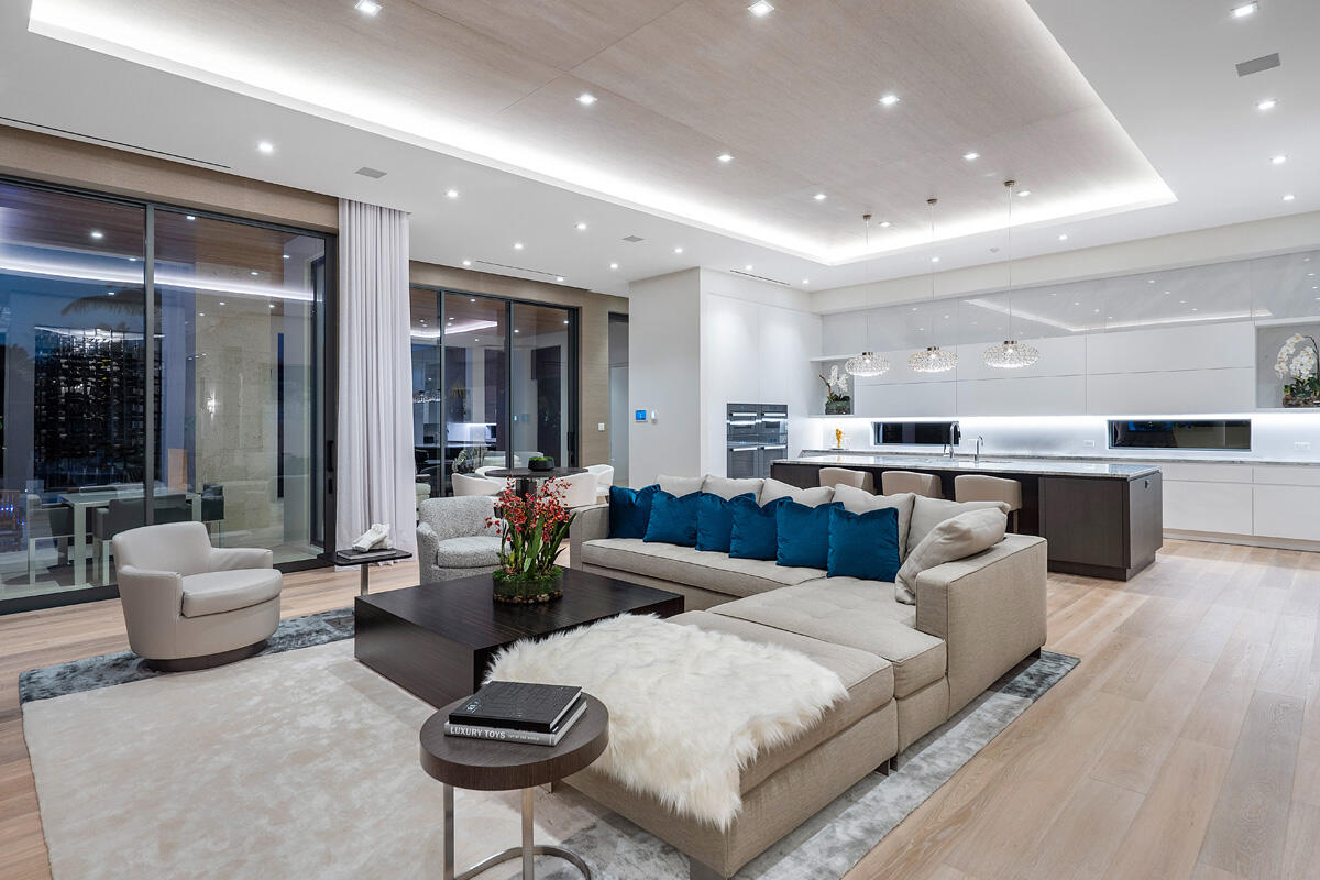 ROYAL PALM YACHT & COUNTRY CLUB - Residential