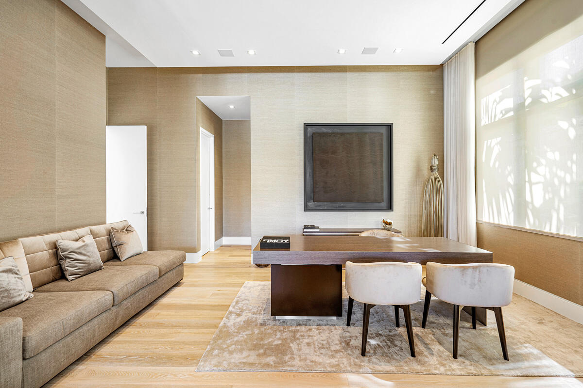 ROYAL PALM YACHT & COUNTRY CLUB - Residential