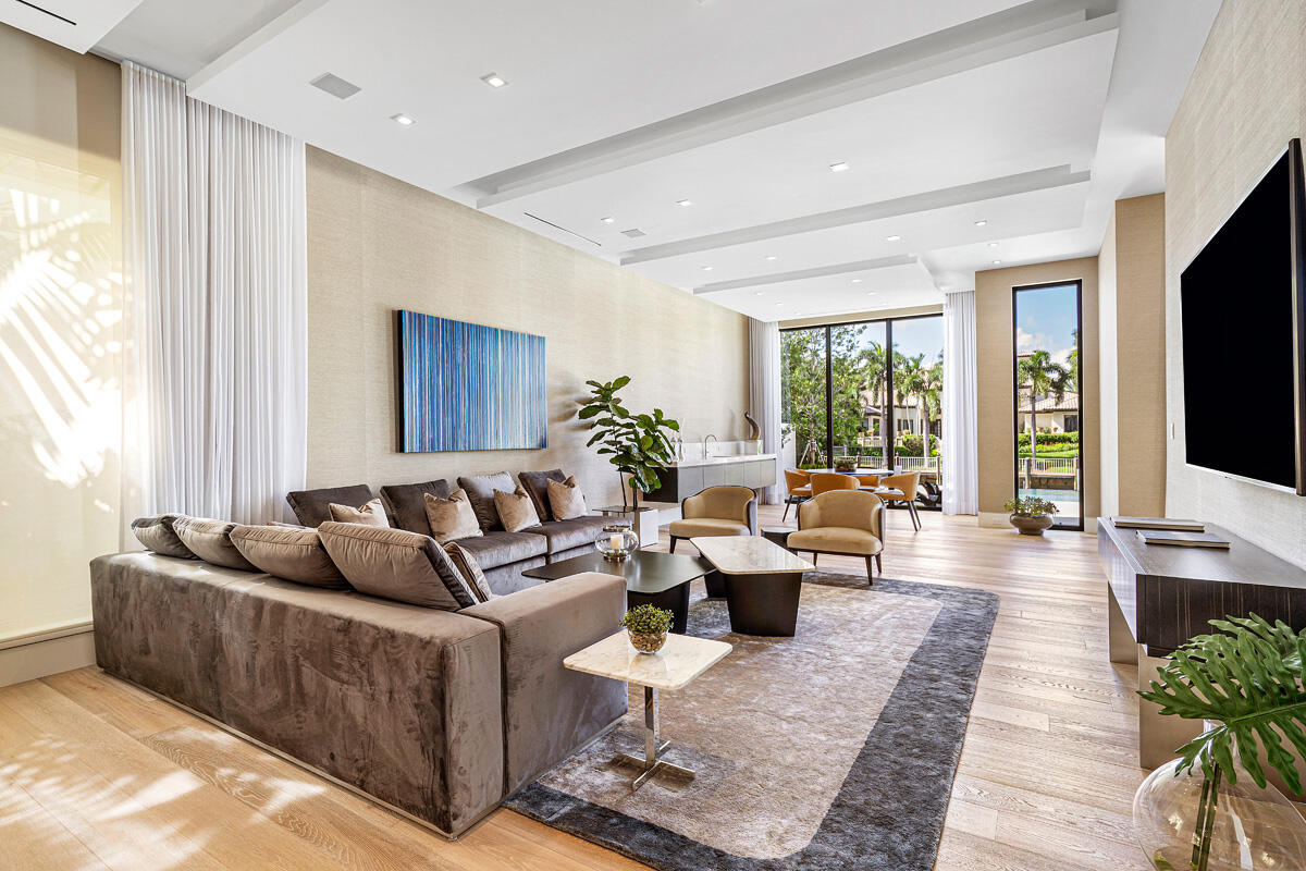 ROYAL PALM YACHT & COUNTRY CLUB - Residential