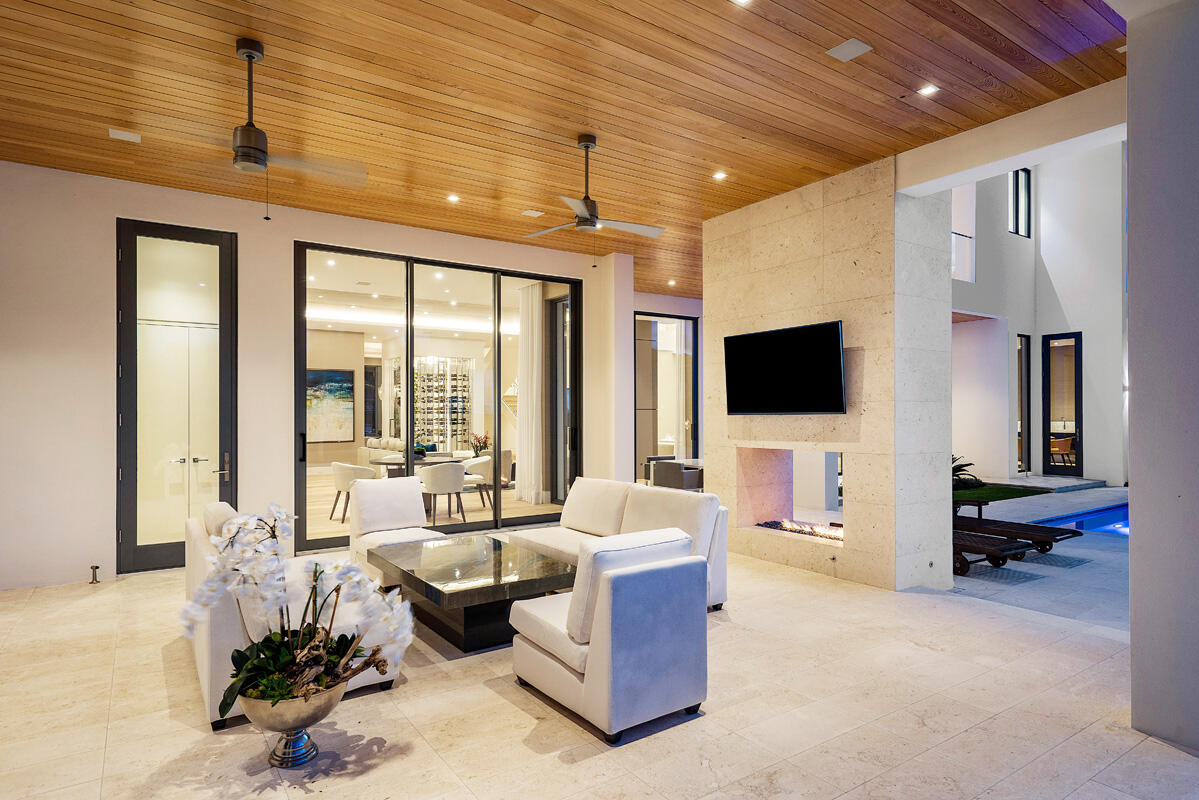 ROYAL PALM YACHT & COUNTRY CLUB - Residential