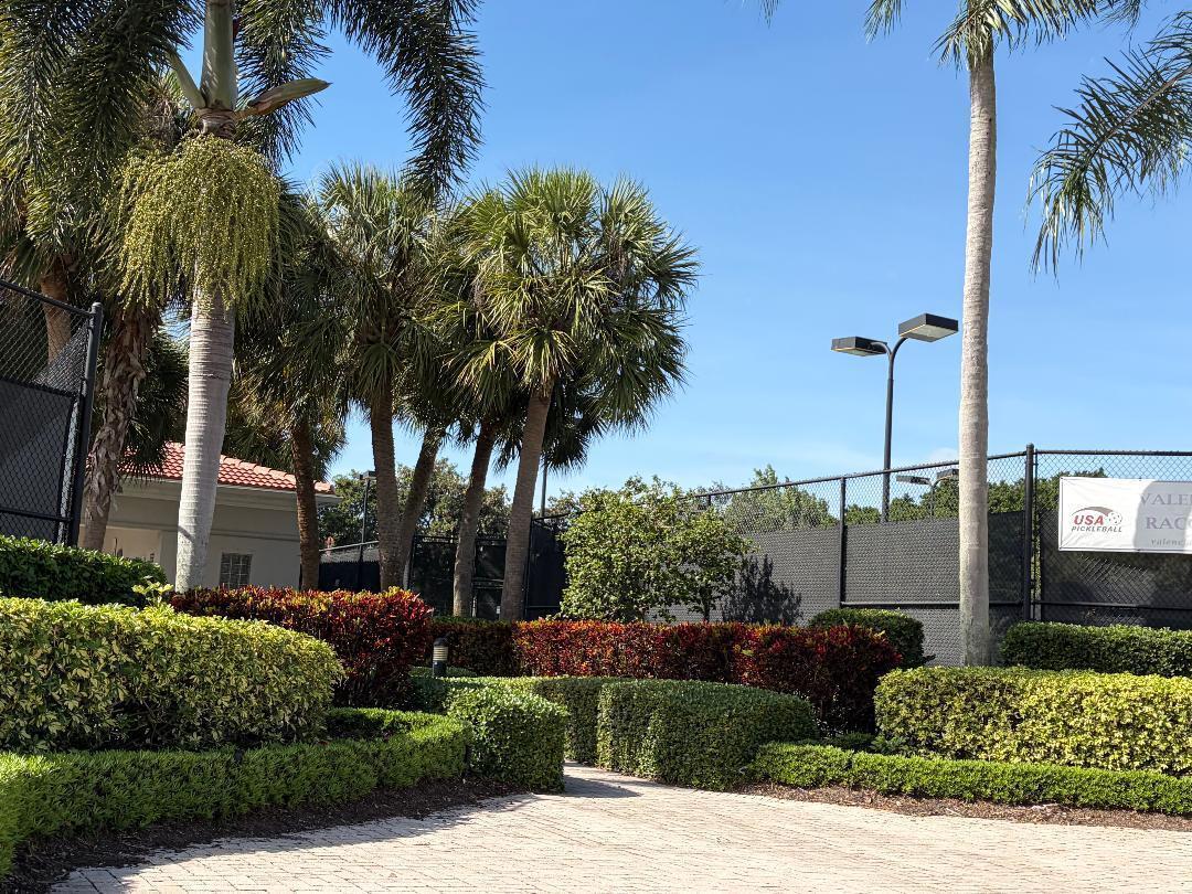 VALENCIA LAKES 3 - Residential