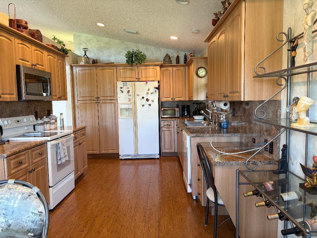 VALENCIA LAKES 3 - Residential