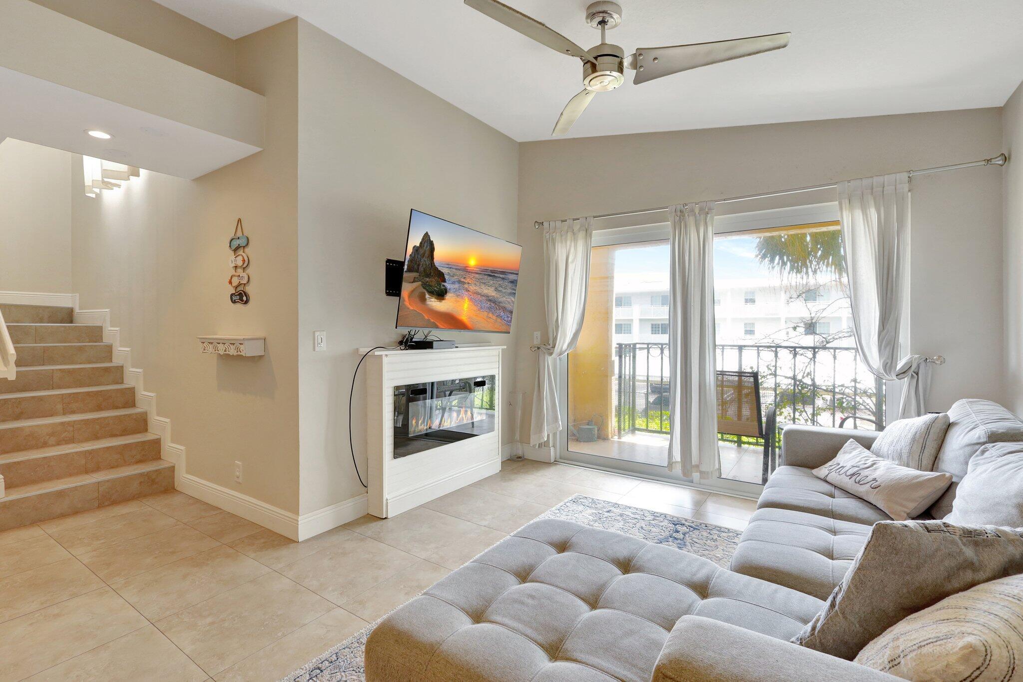 BAY REACH CONDO - Residential