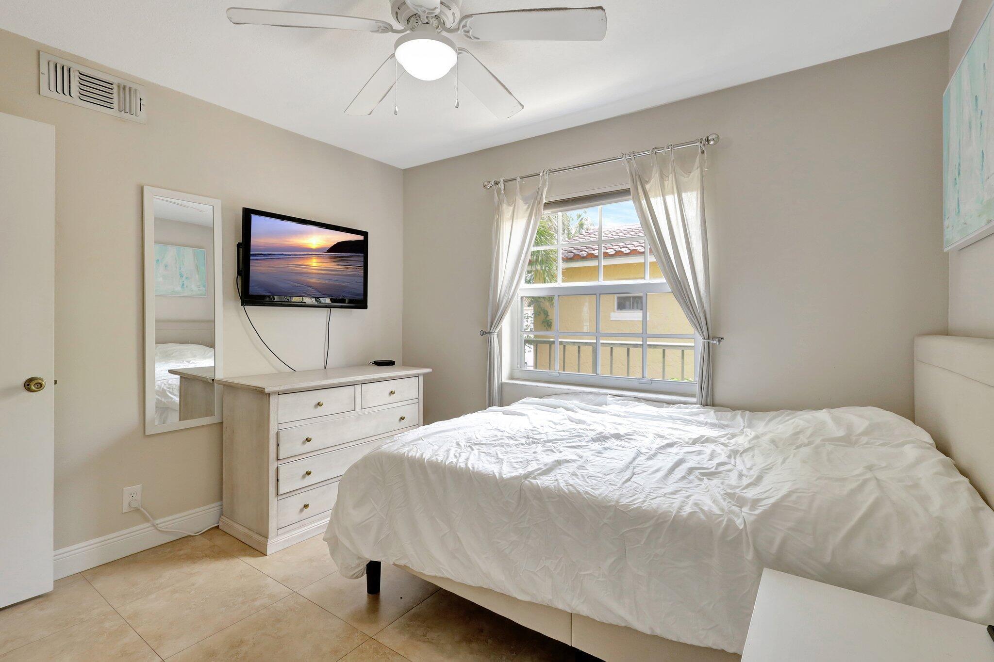 BAY REACH CONDO - Residential