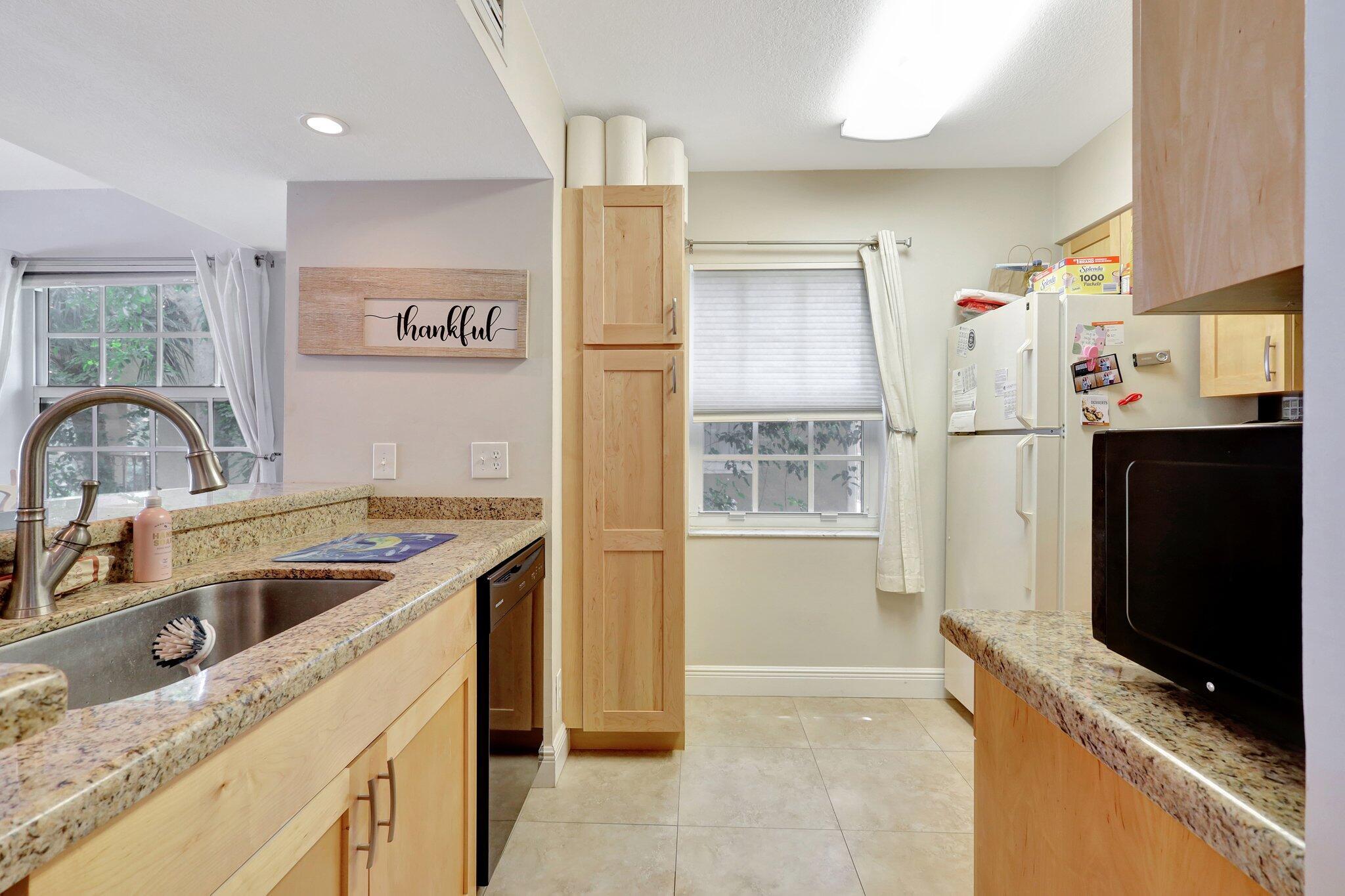 1050 Lake Shore Drive 204, Lake Park, FL, 33403/$360,000 3 1050 Lake Shore Drive 204