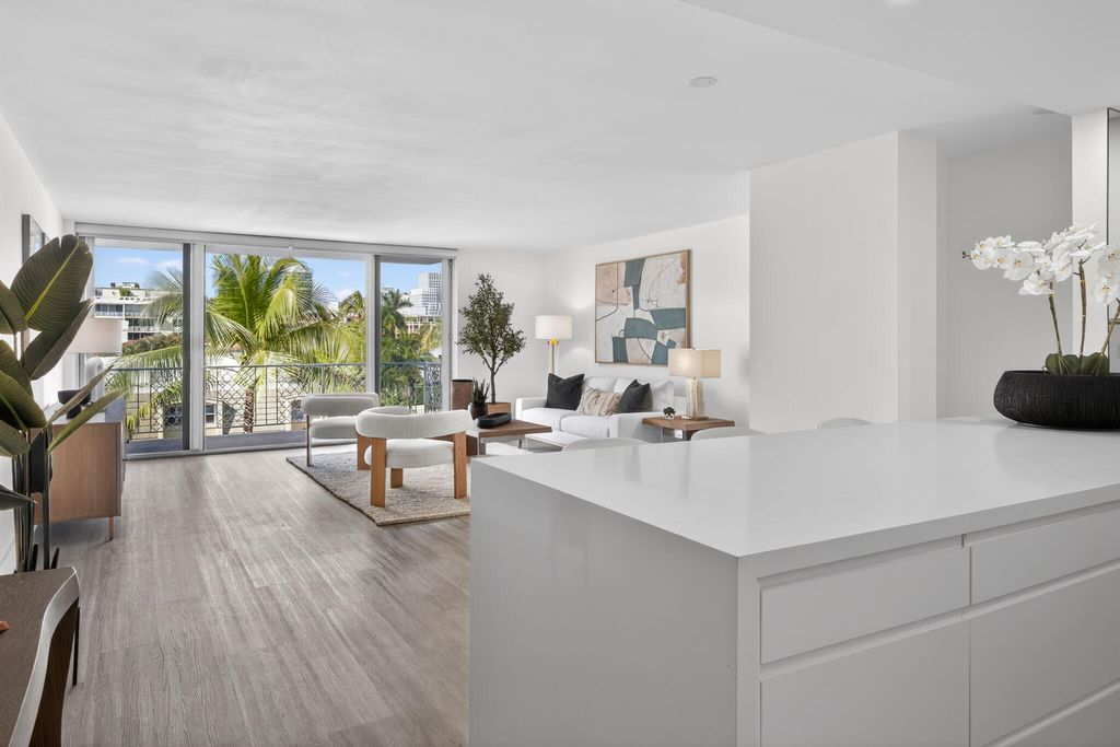 Photo of 354 Chilean Avenue #4d, Palm Beach, FL 33480 (MLS # B26026811)