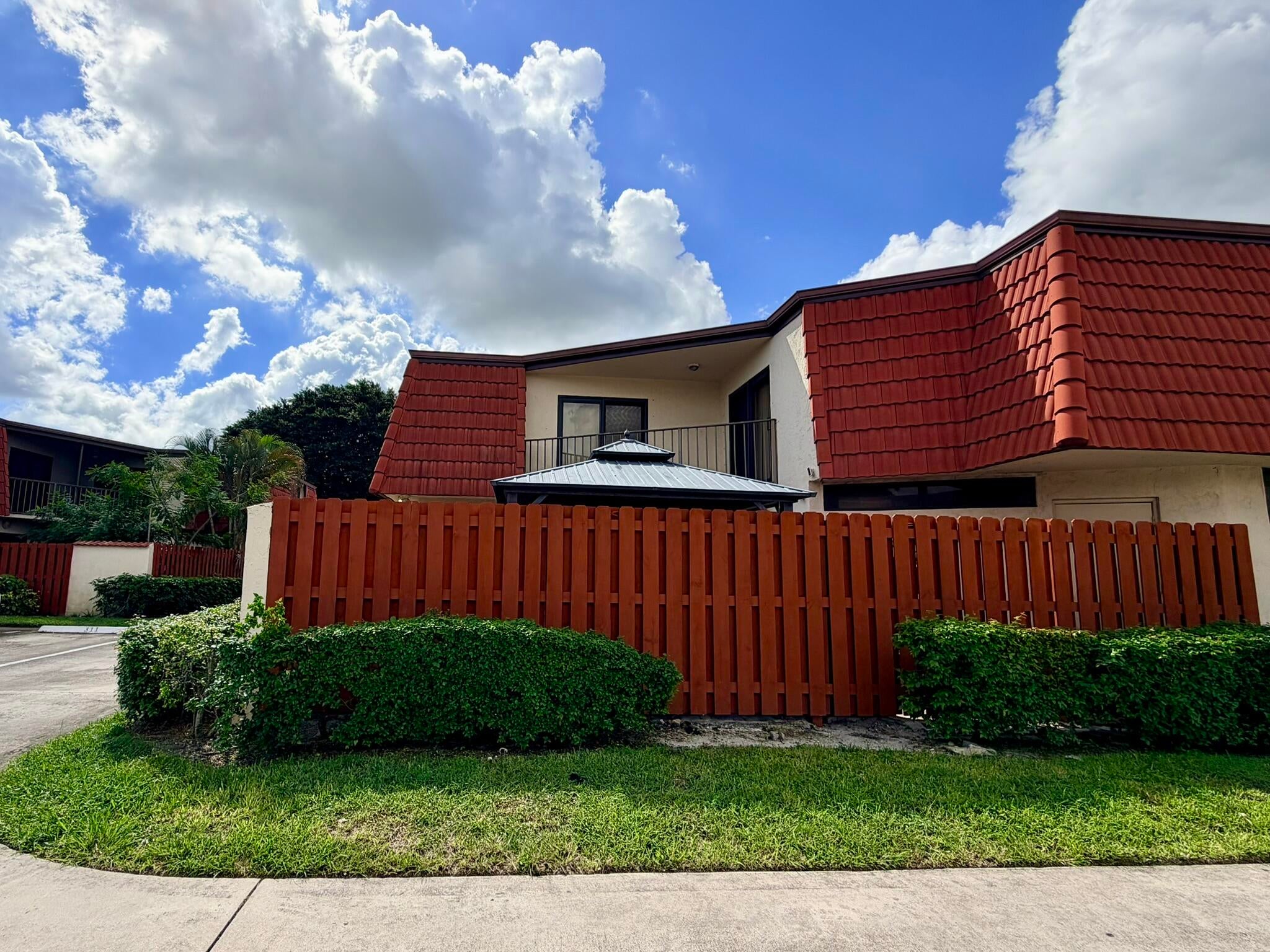 3870 VICTORIA Drive