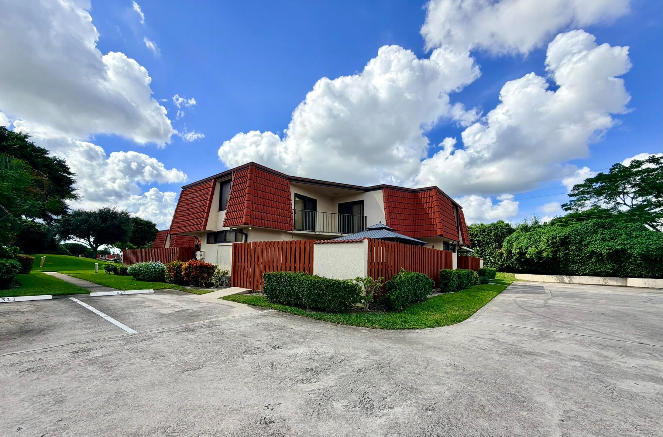 3870 VICTORIA Drive