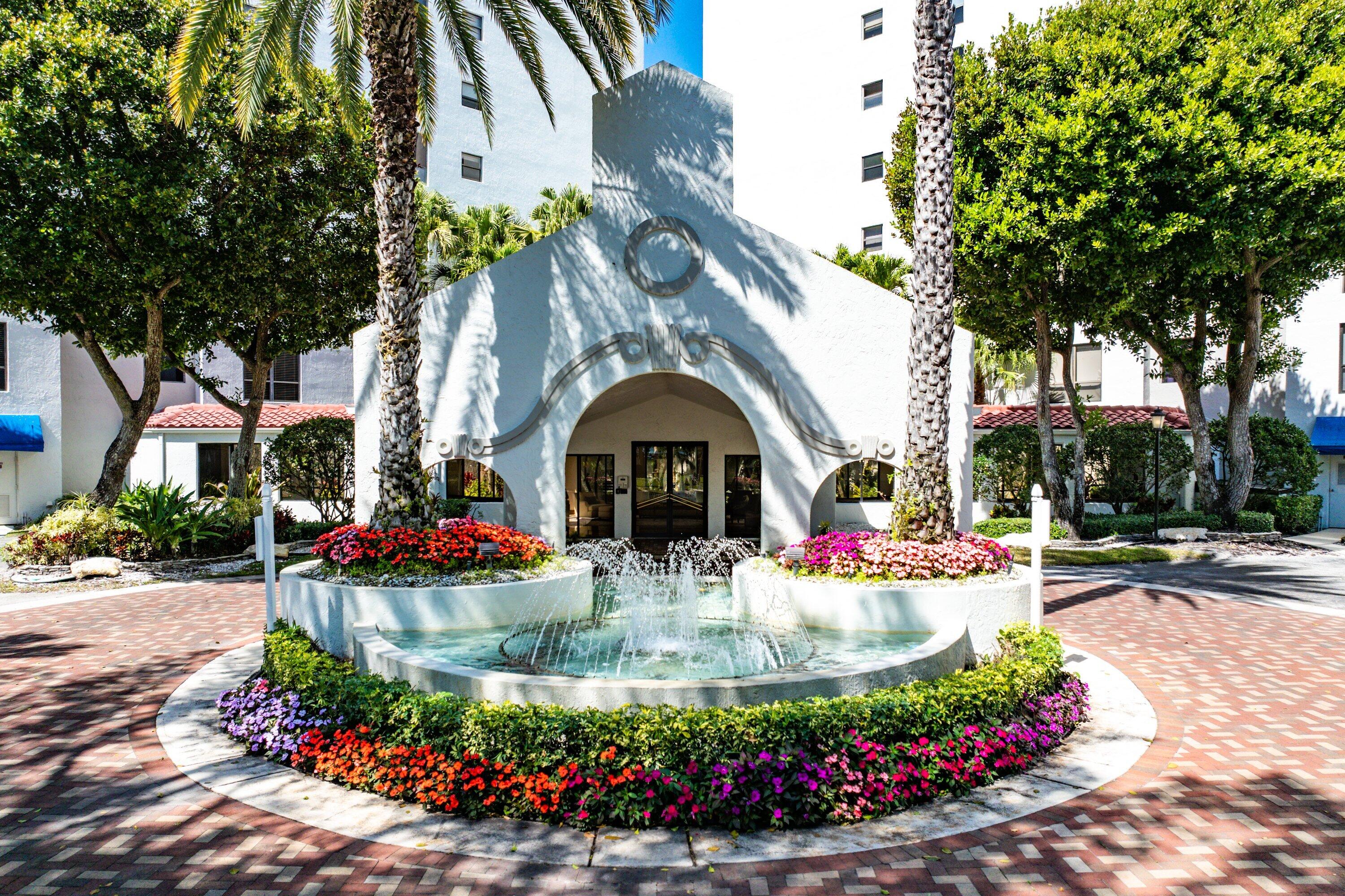 IMPERIAL AT PROMENADE COND DECL FILED 11-19-86 IN - Residential