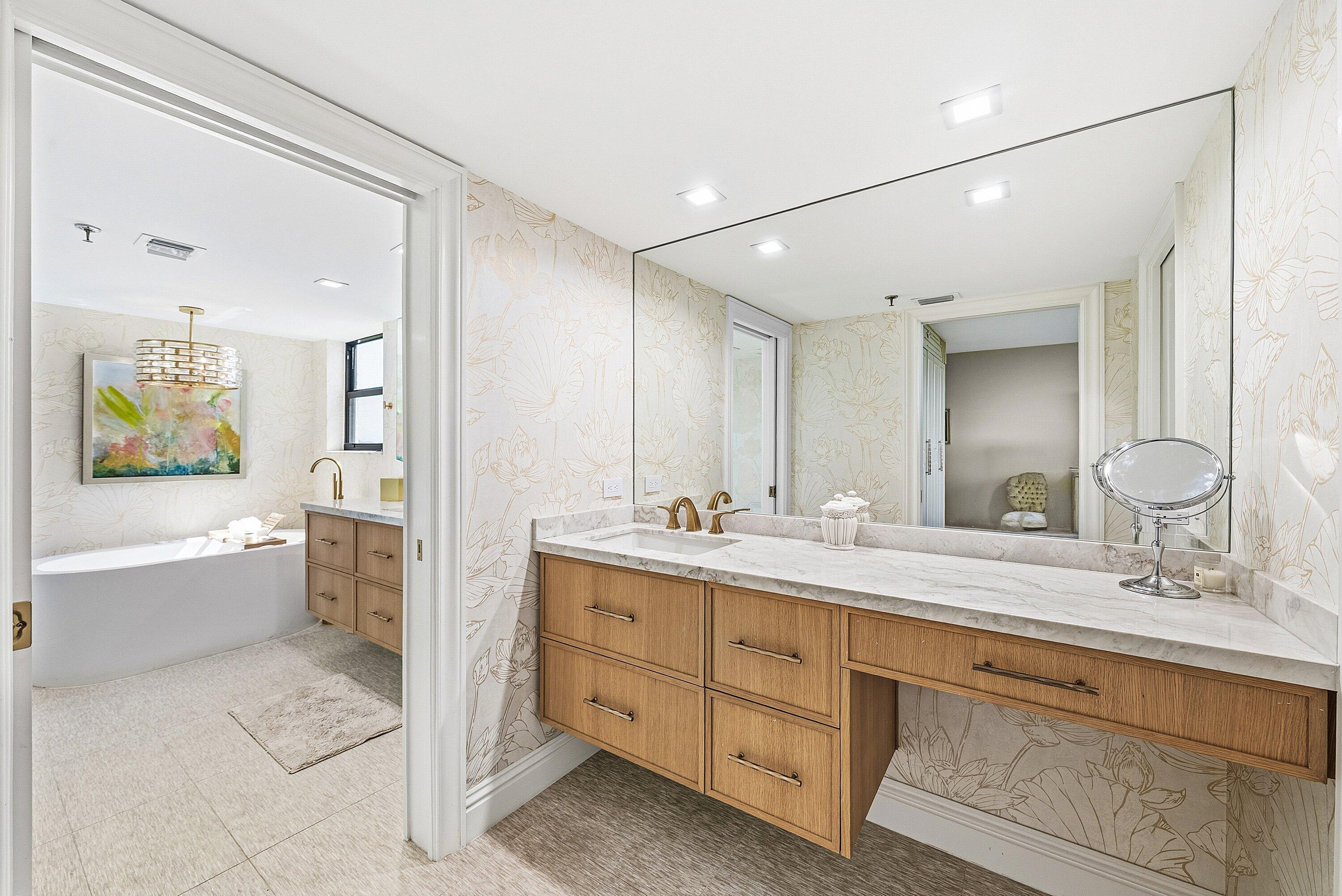 IMPERIAL AT PROMENADE COND DECL FILED 11-19-86 IN - Residential