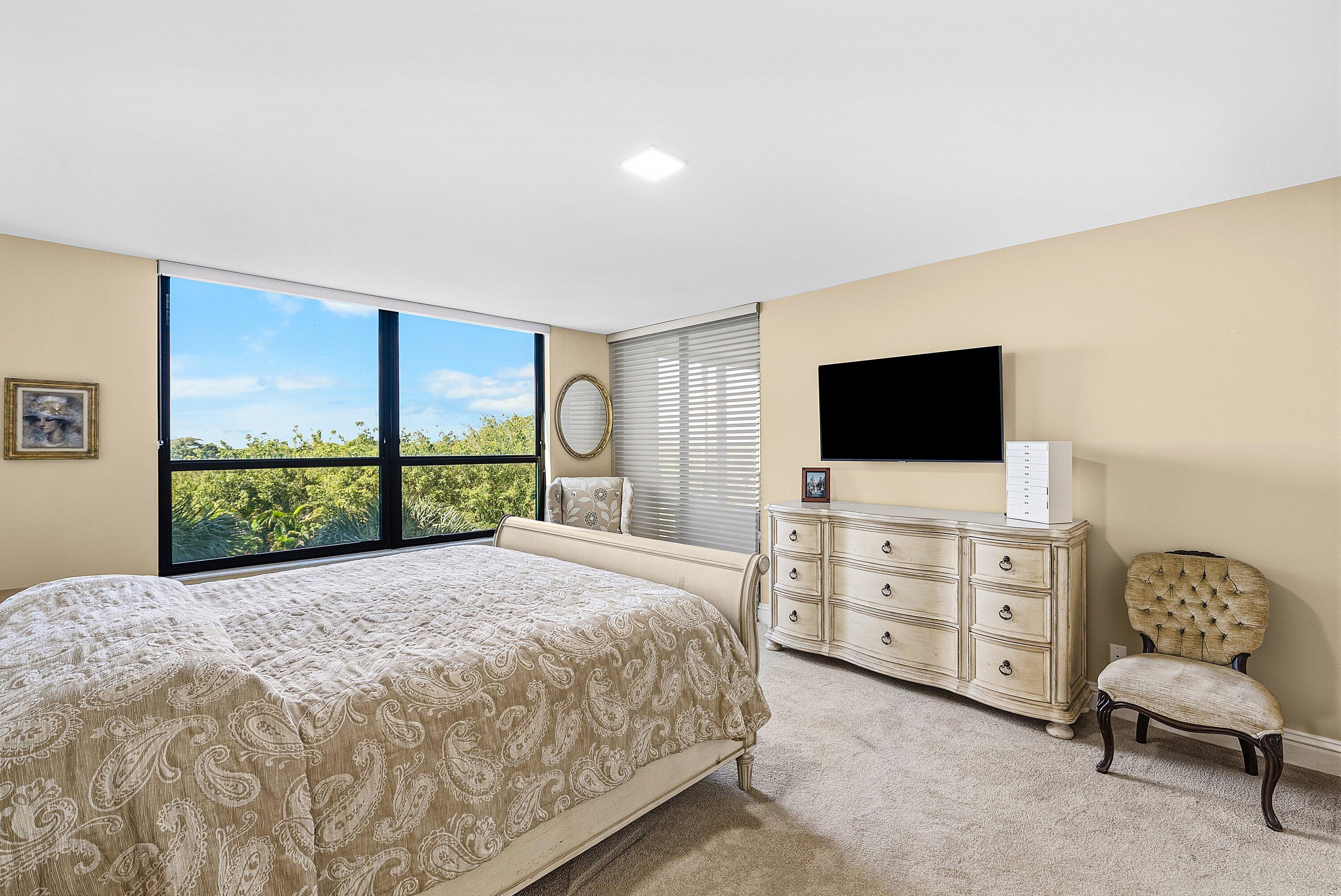 IMPERIAL AT PROMENADE COND DECL FILED 11-19-86 IN - Residential