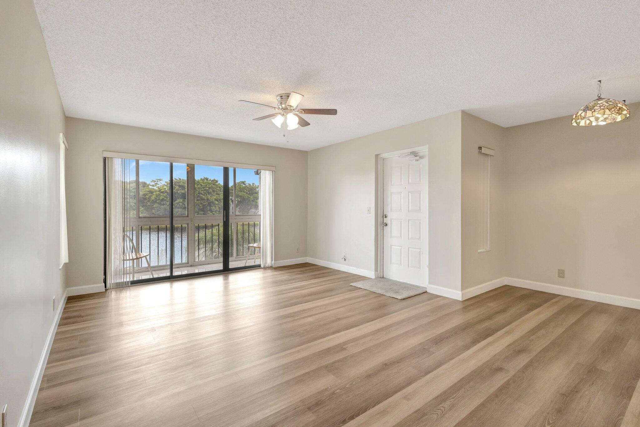 1002 Green Pine Boulevard F2, West Palm Beach, FL, 33409/$214,999 2 1002 Green Pine Boulevard F2