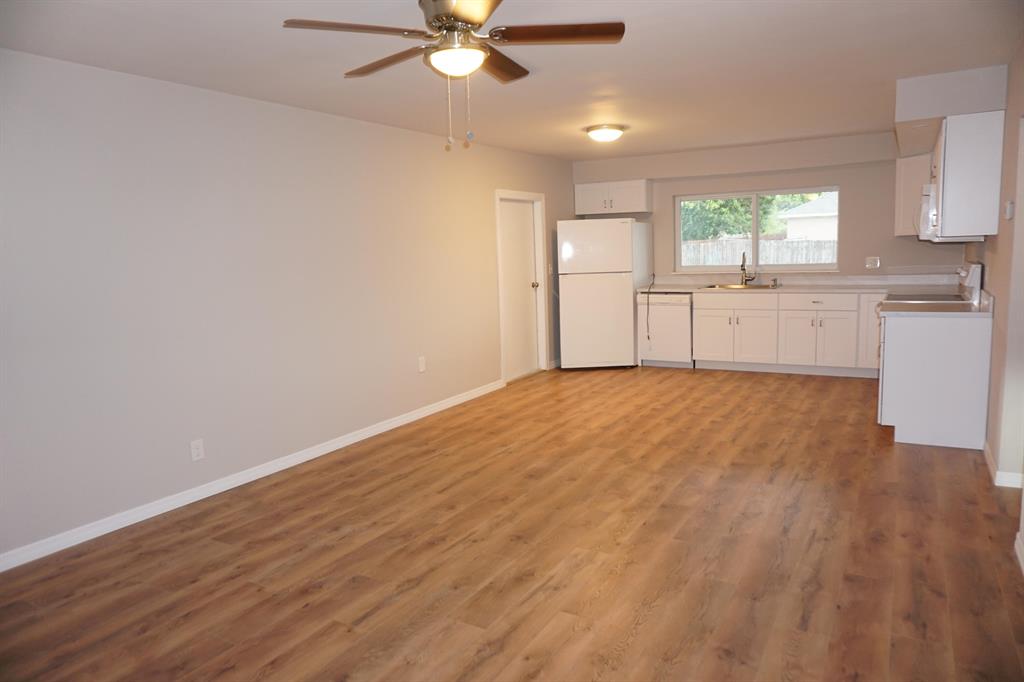 PALM LAKE PARK - Residential Lease