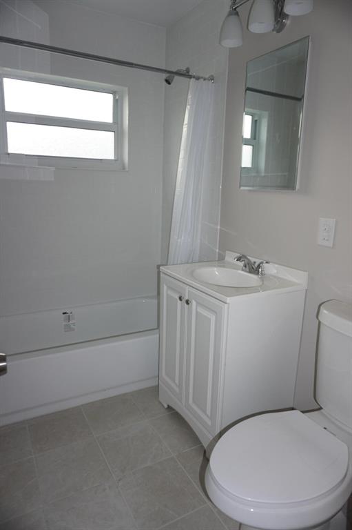 PALM LAKE PARK - Residential Lease