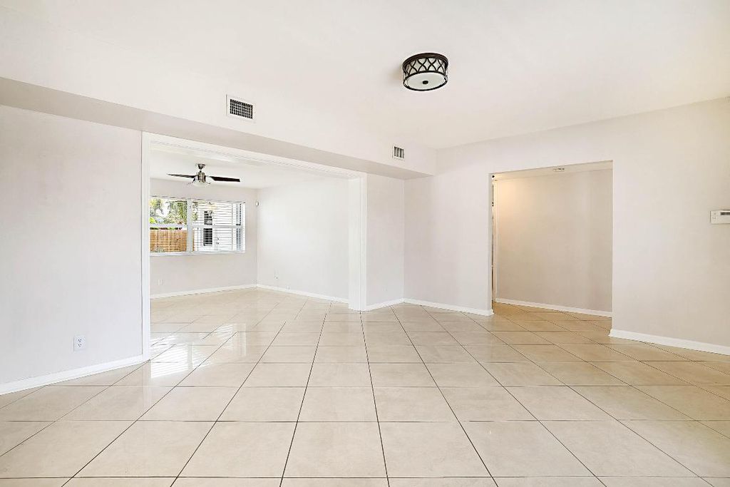 Photo of 5061 SW 11th Street, Plantation, FL 33317 (MLS # R10995845)