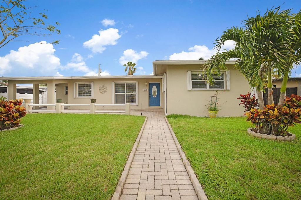 Photo of 5061 SW 11th Street, Plantation, FL 33317 (MLS # R10995845)