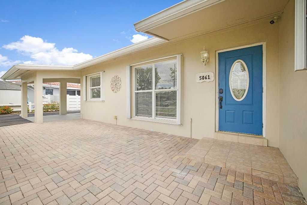Photo of 5061 SW 11th Street, Plantation, FL 33317 (MLS # R10995845)